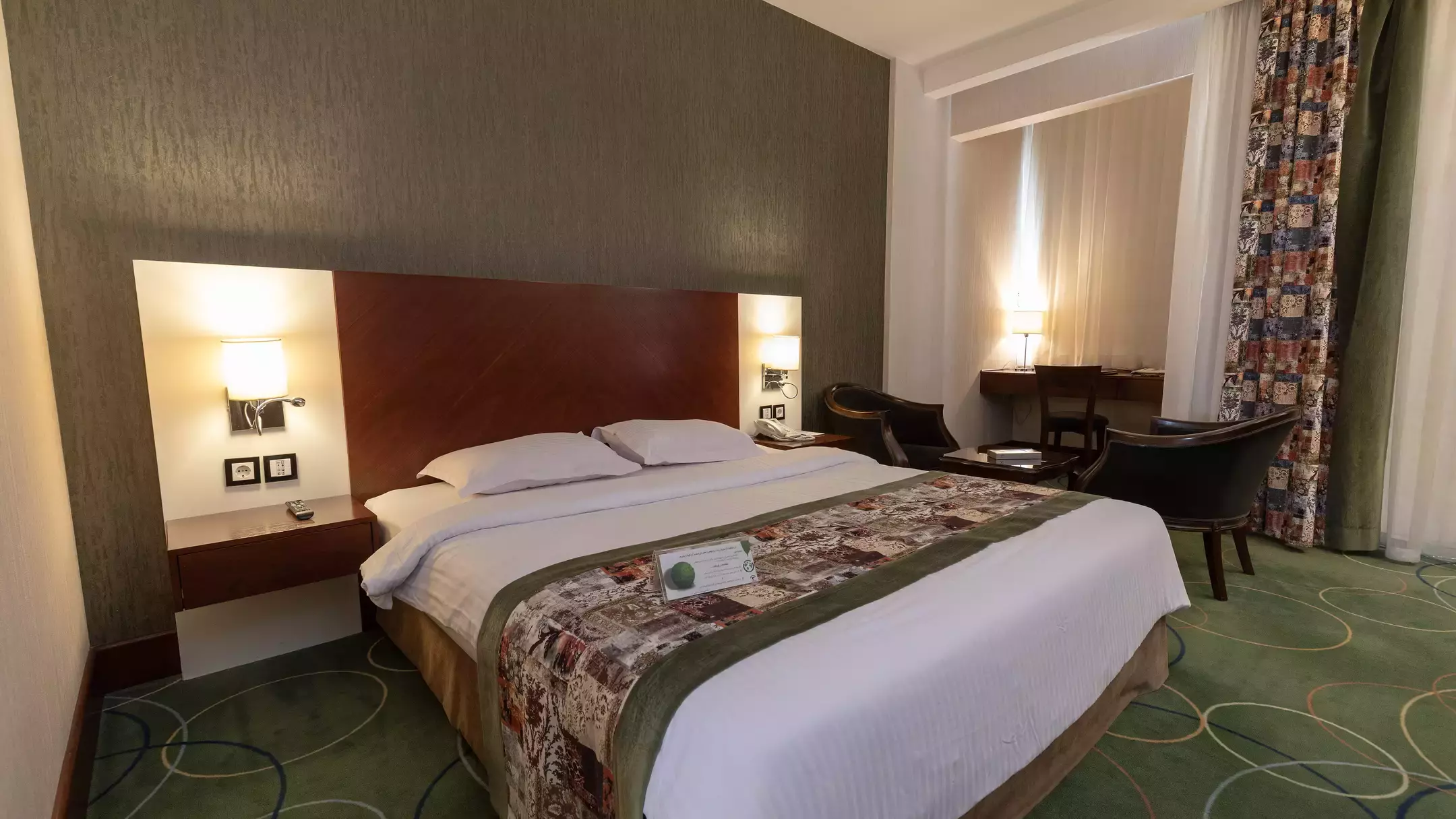 Alibaba https://cdn.alibaba.ir/ostorage/hotel-accommodation-images/670528996af0f999b10ac167_66e7f0bfcdd058a11b70ca19_هتل هما - اتاق دوتخته دبل استاندارد (2).webp